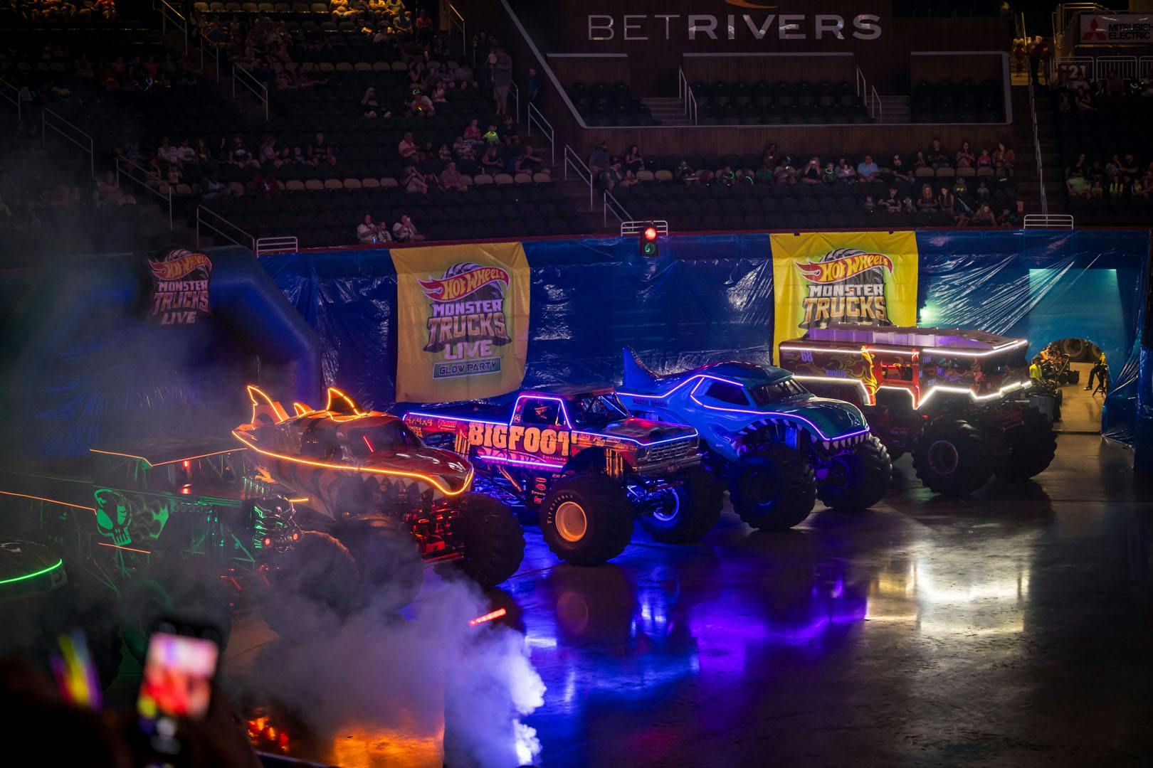 Hot Wheels Monster Trucks - Glow-N-Fire Live at OVO Hydro