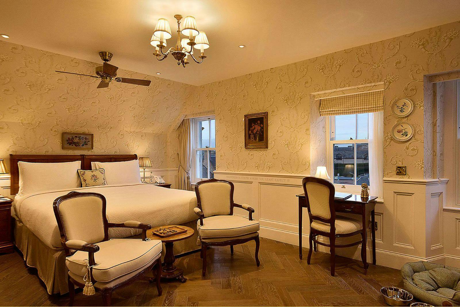 4* The Ambassador Hotel