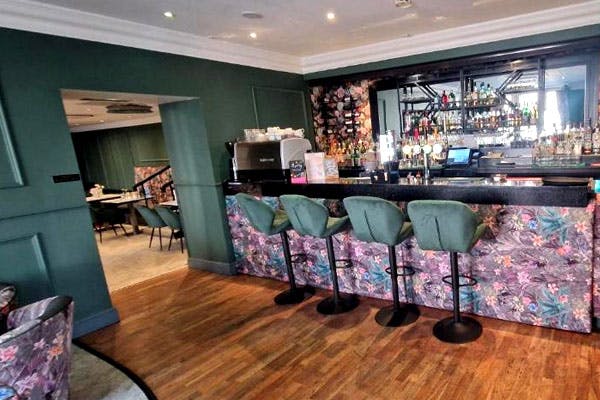The Popinjay Hotel