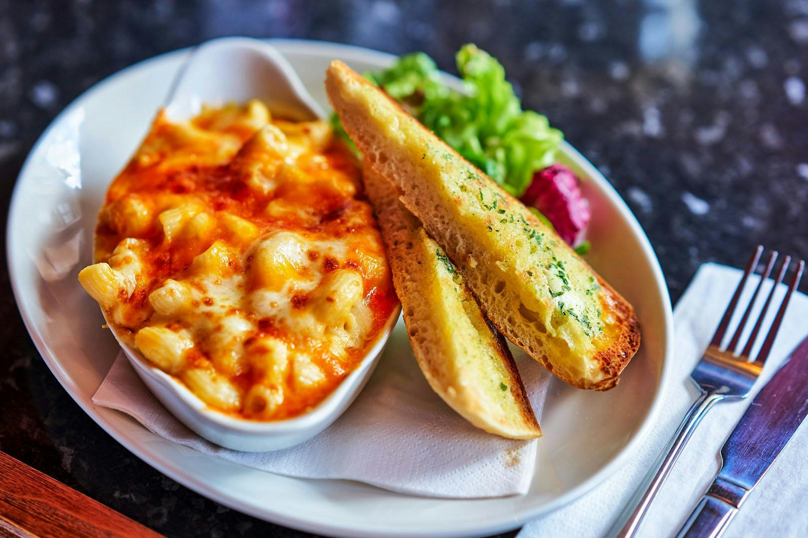 TJ's Restaurant & Bar