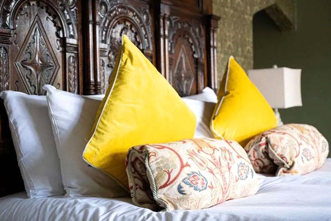 4* Miskin Manor