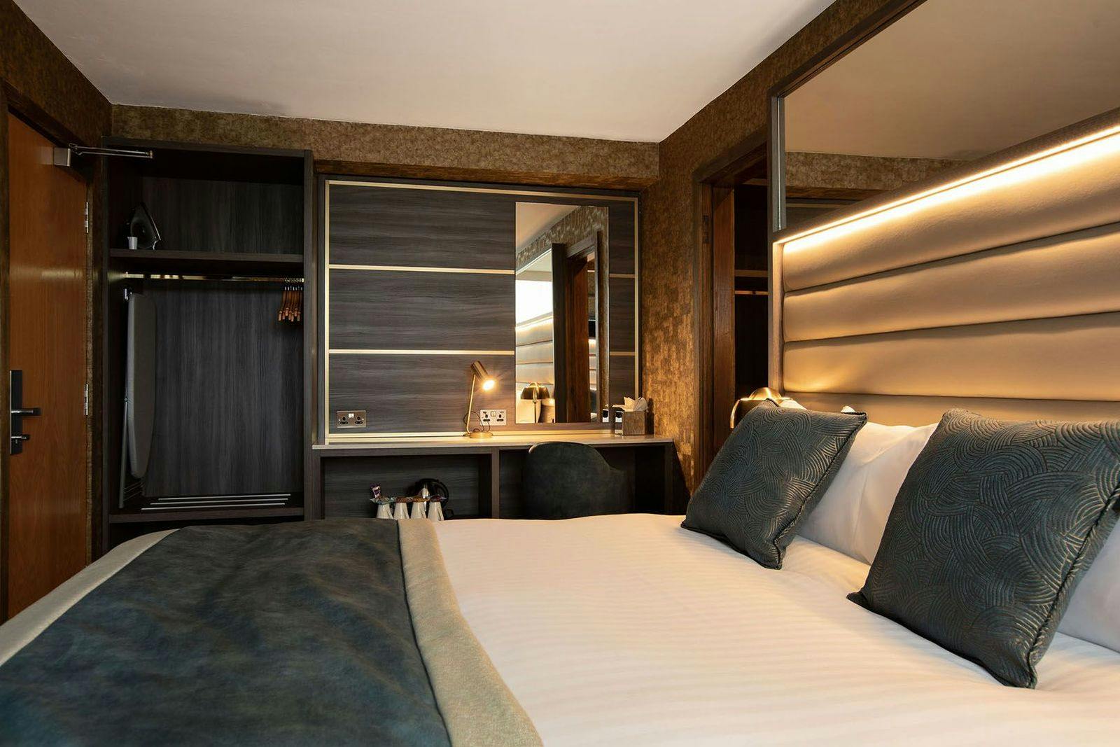 Carlton Hotel