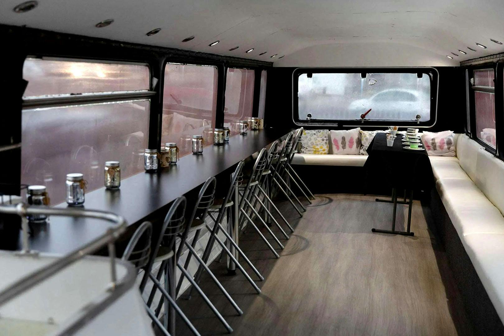 Platform 1 Prosecco Bus