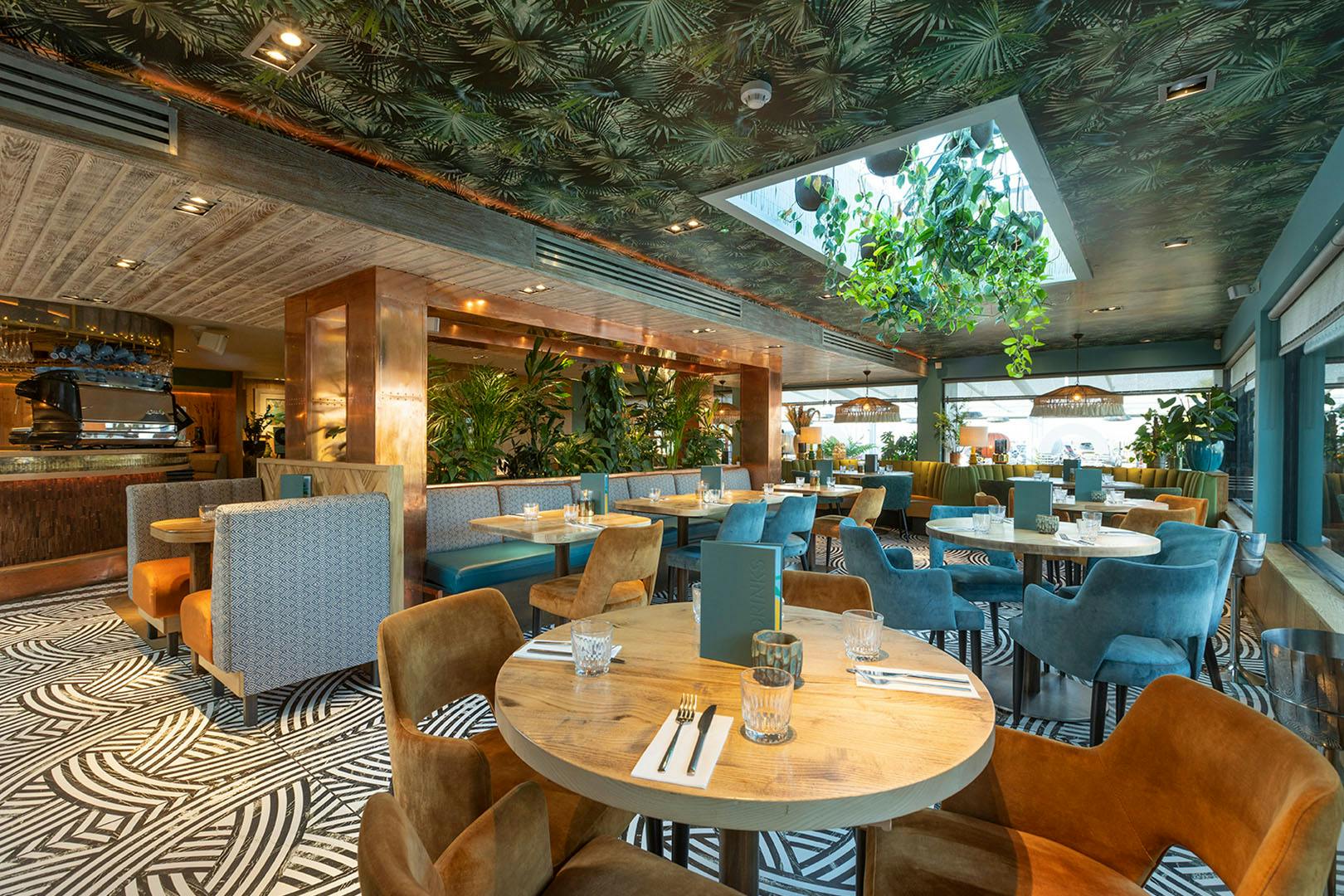 Scotts Bar & Restaurant