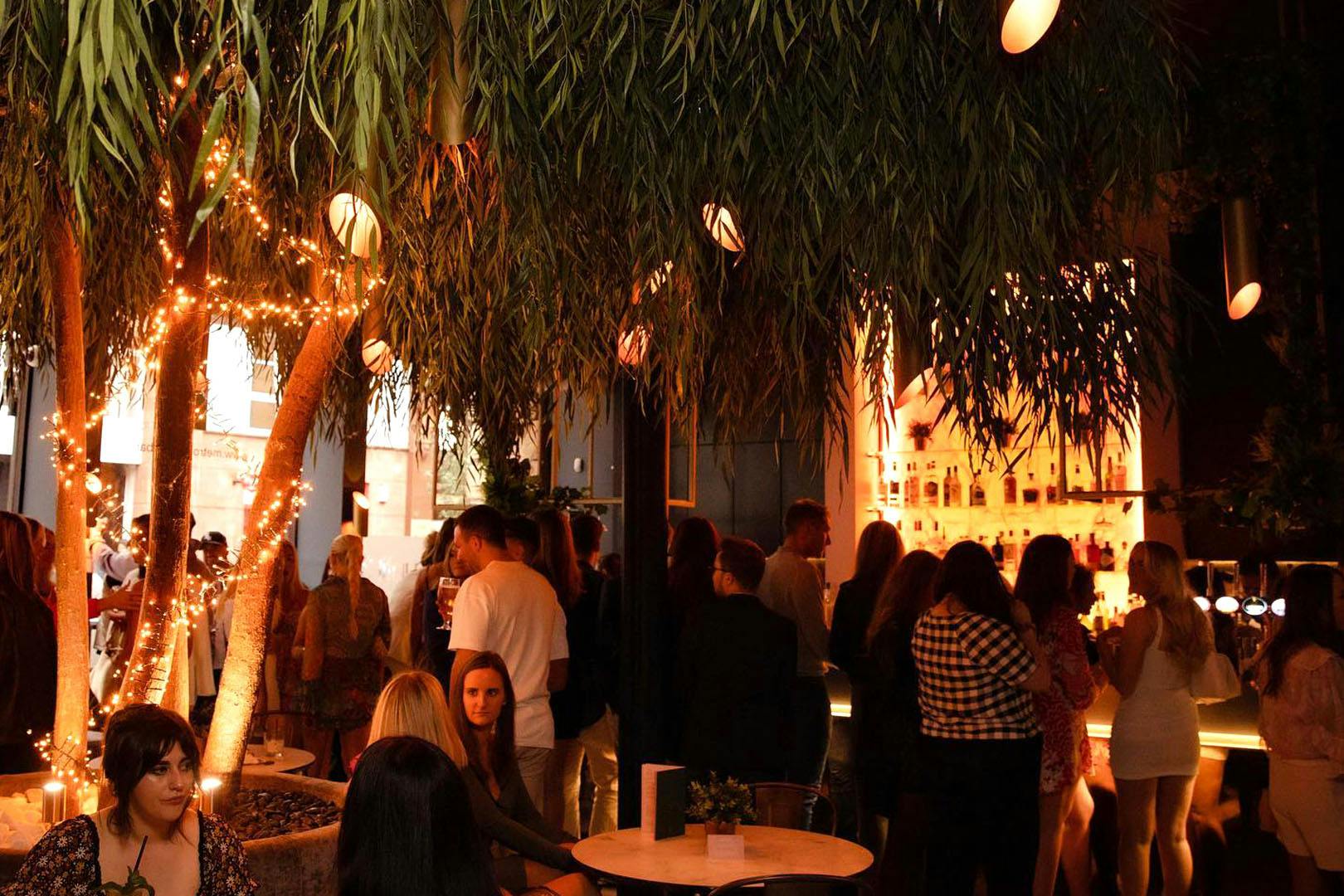 Metropolitan Bar & Restaurant