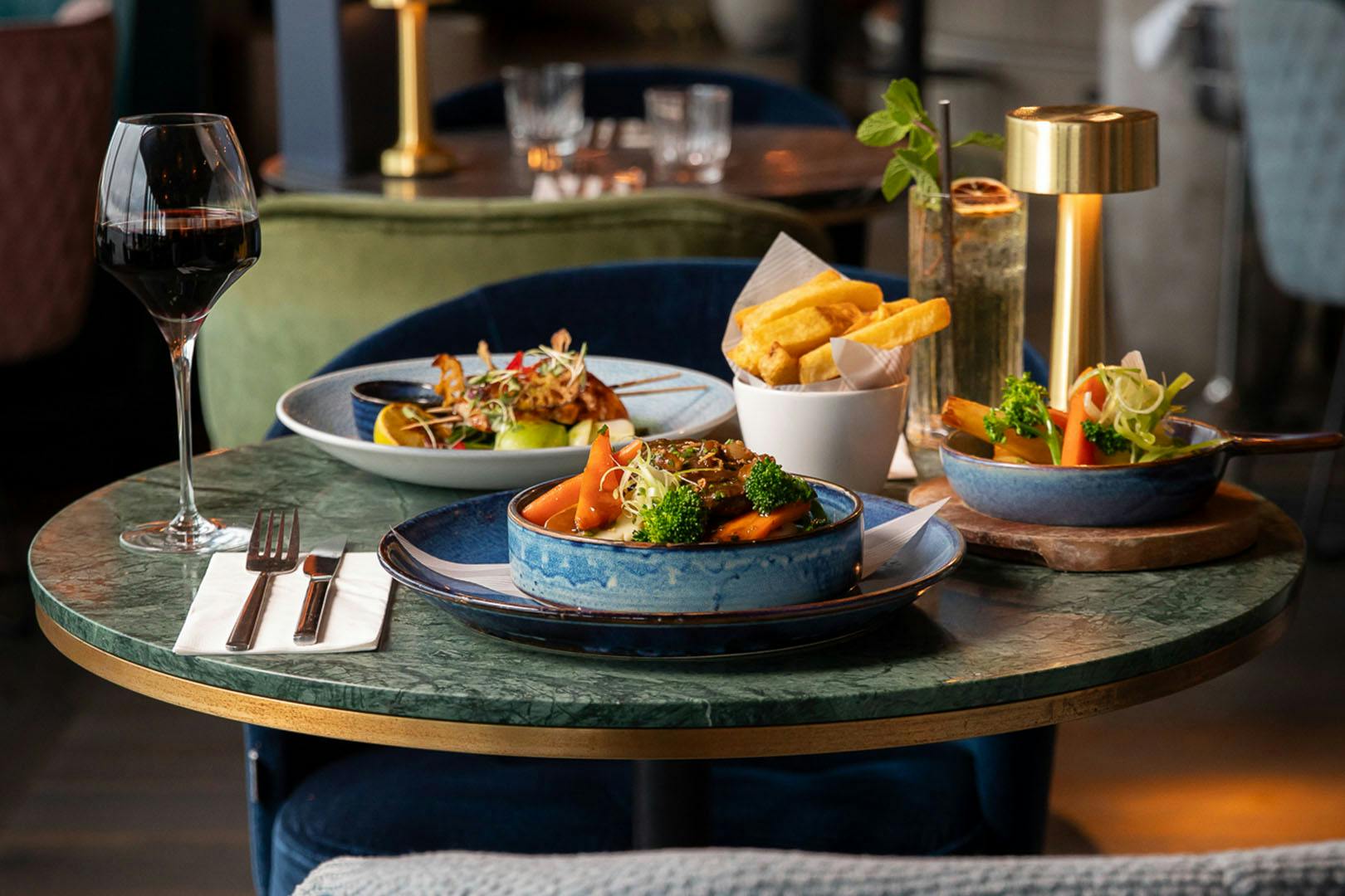 Scotts Bar & Restaurant