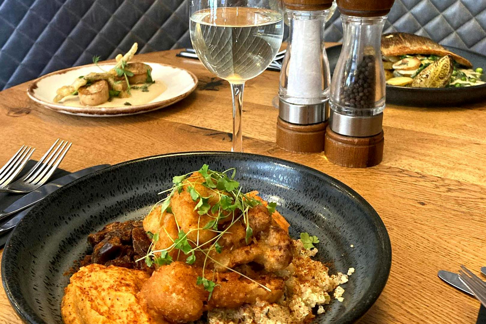 Loks Bar & Kitchen