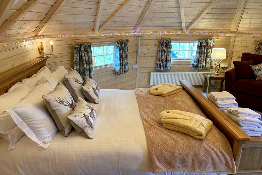 4 * Clovenstone Lodges