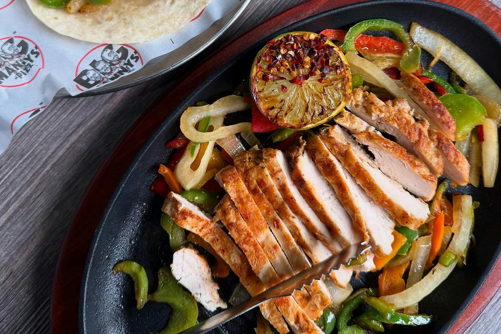 Big Mannys @ The Adam Lounge dining