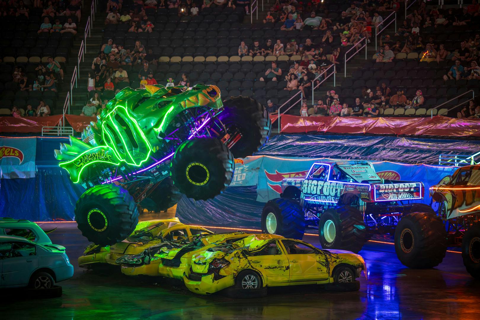 Hot Wheels Monster Trucks - Glow-N-Fire Live at OVO Hydro