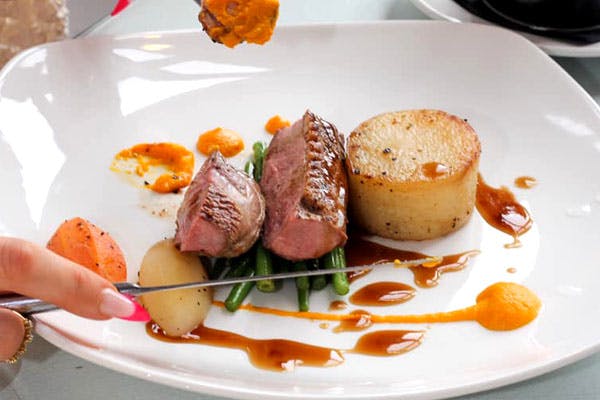 Metropolitan Bar and Restaurant