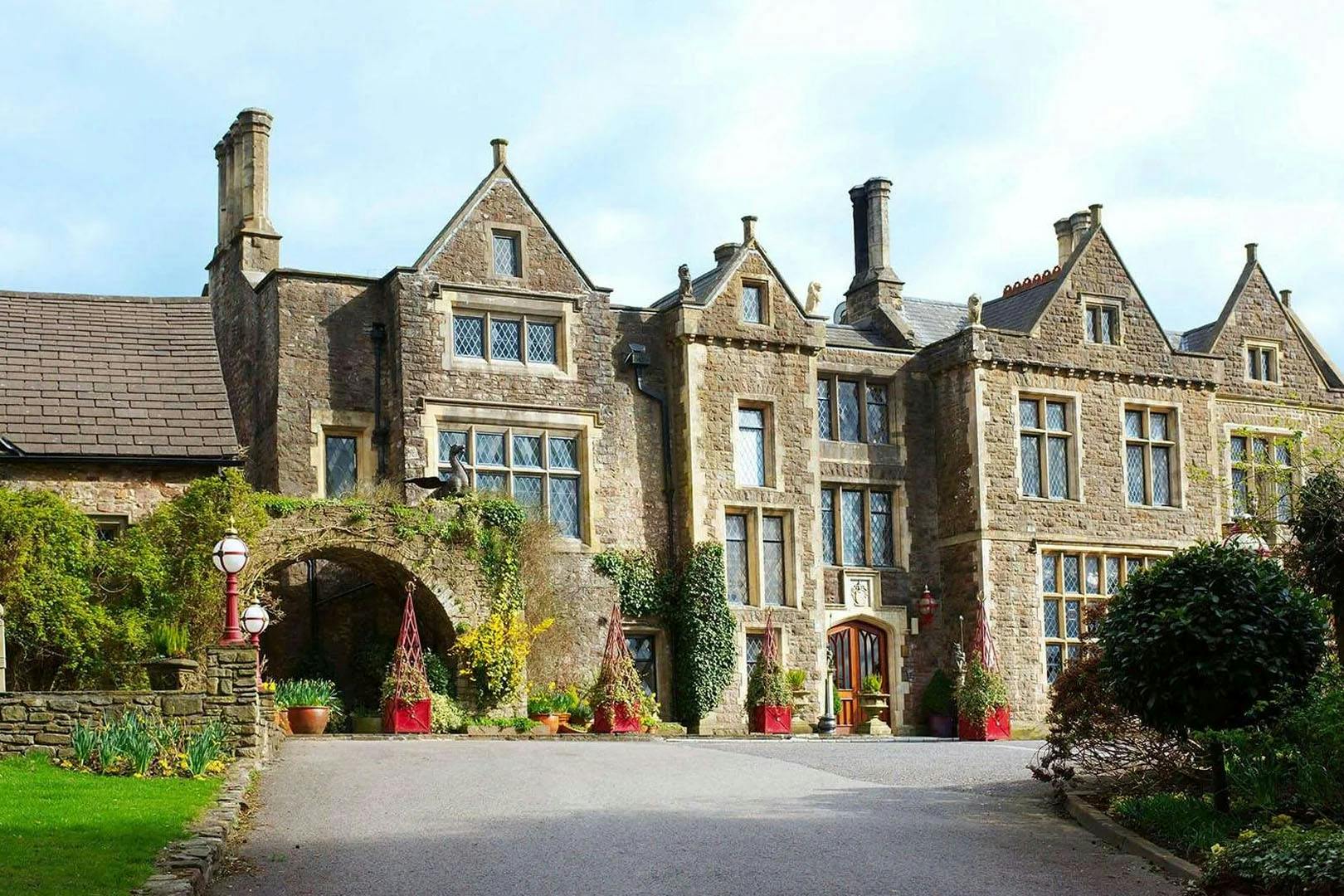 4* Miskin Manor