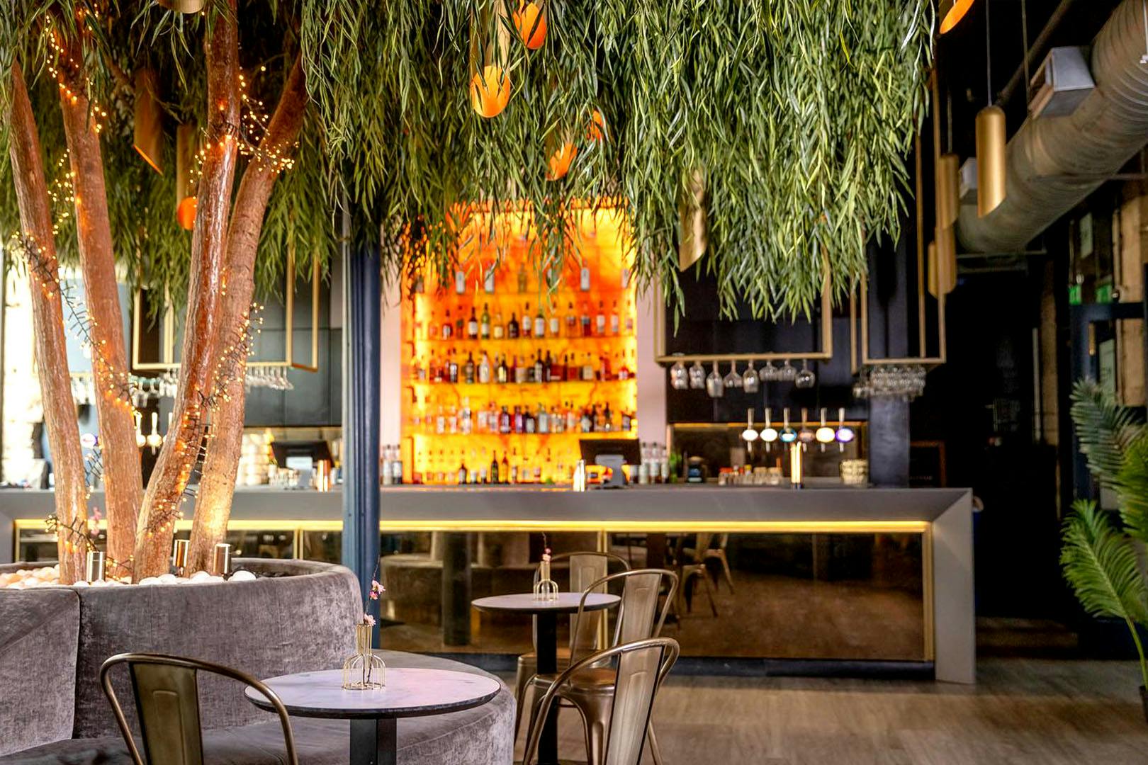 Metropolitan Bar and Restaurant