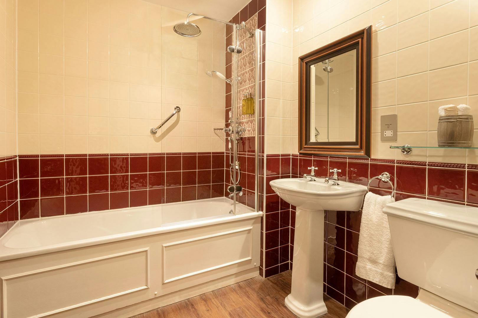 4* Thainstone House