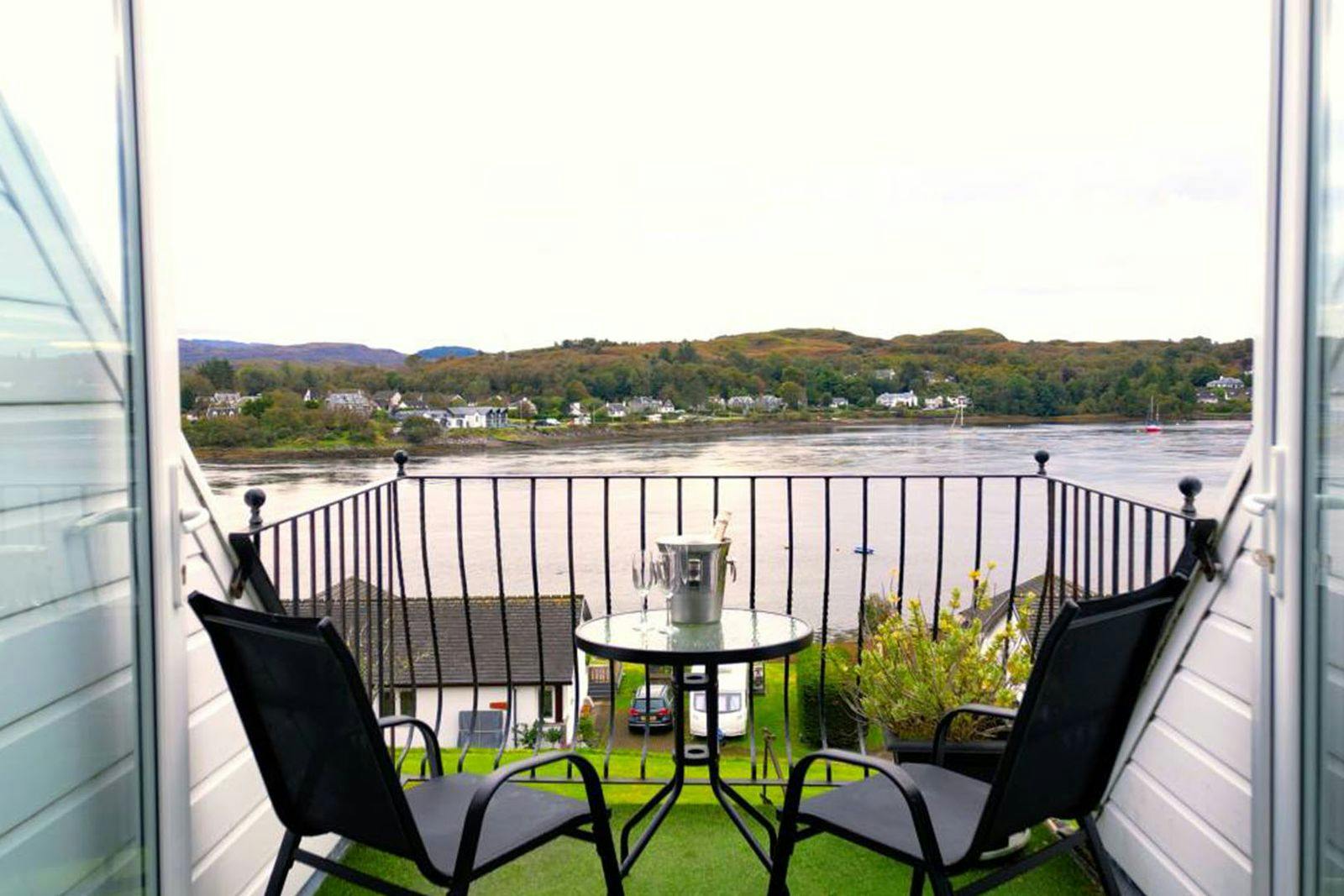 Lochnell Arms Hotel