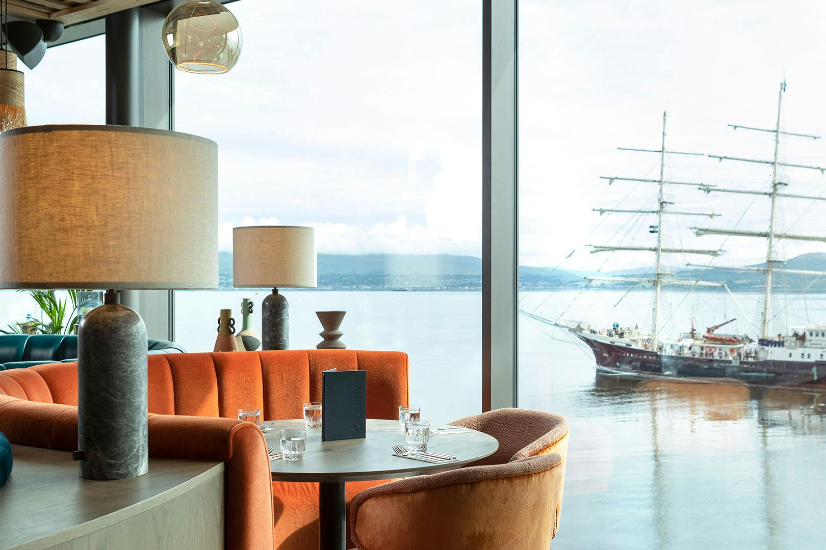 Scotts Bar & Restaurant