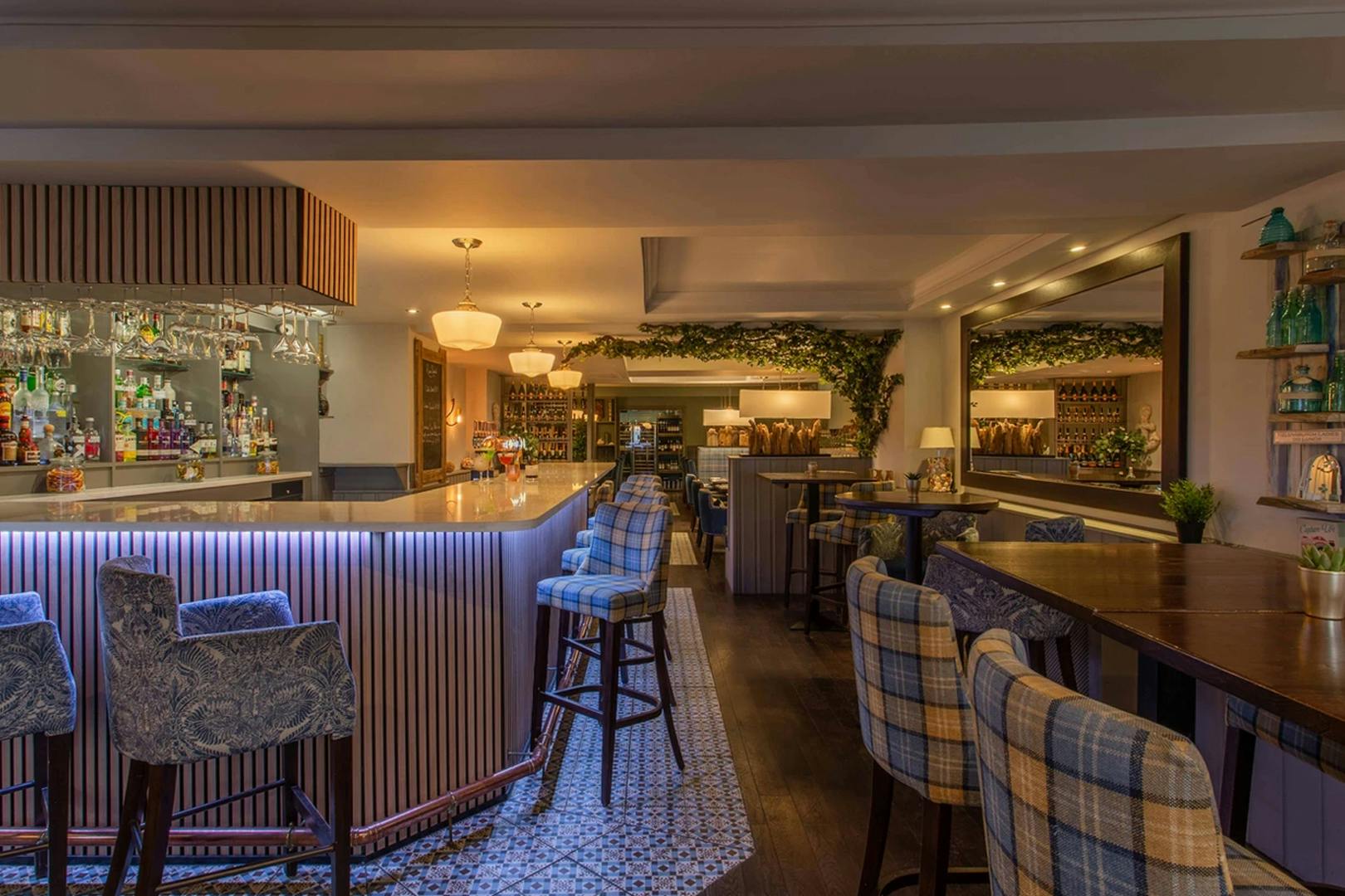 Riva Hotel & Restaurant