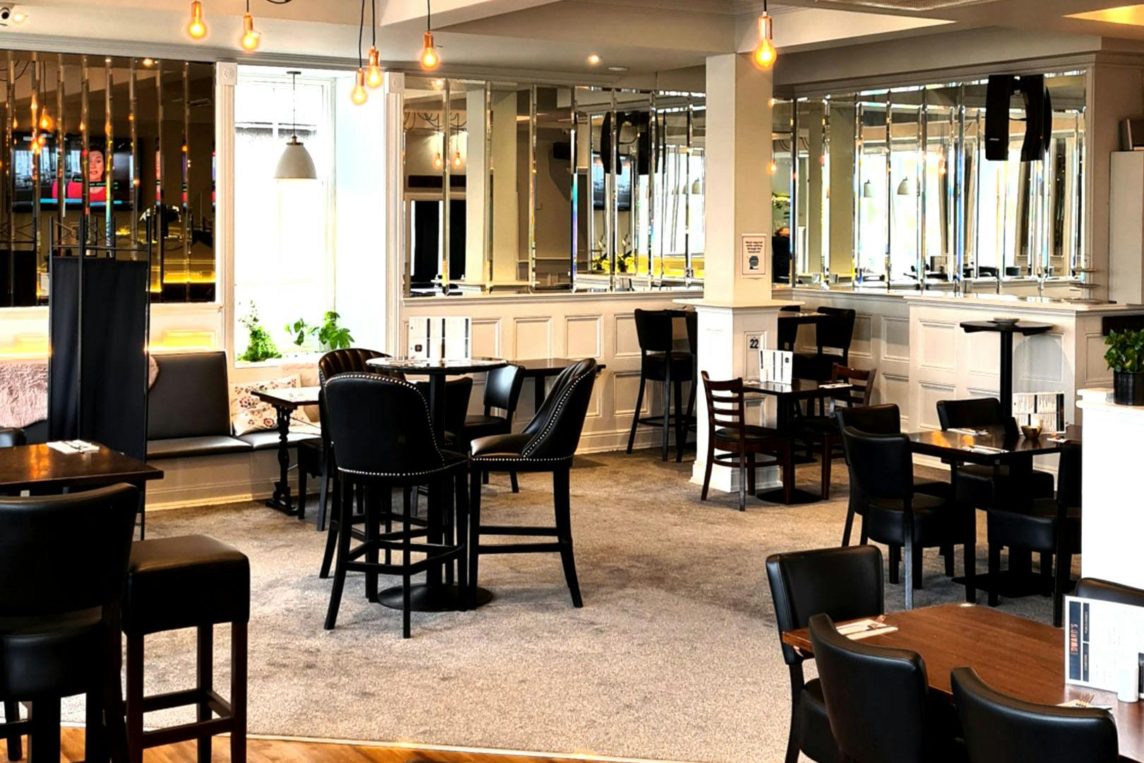 Edward's Bar & Restaurant