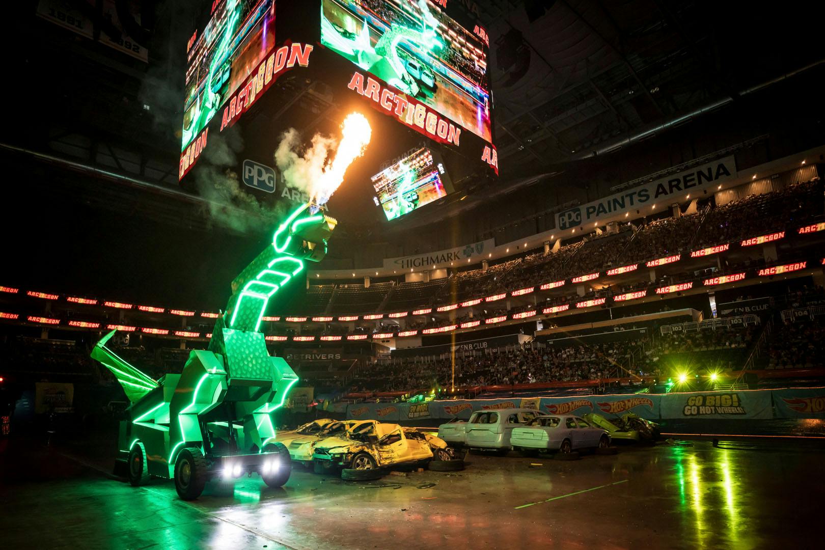 Hot Wheels Monster Trucks - Glow-N-Fire Live at OVO Hydro