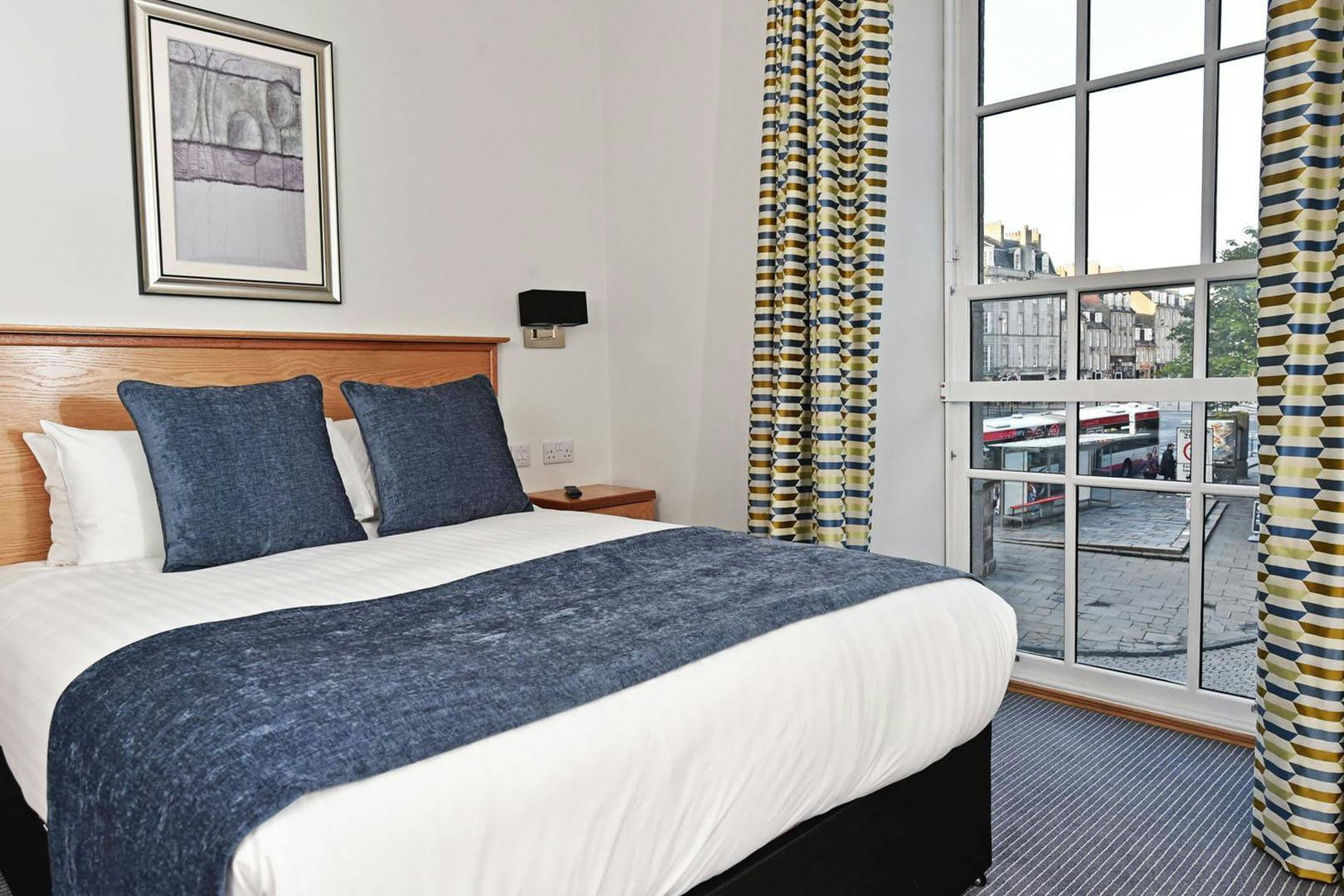 Royal Athenaeum Suites