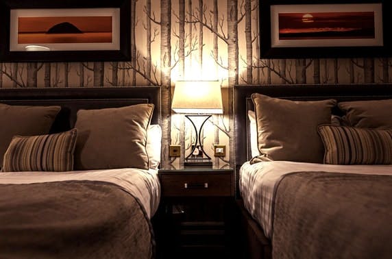 Riverside Lodge Hotel