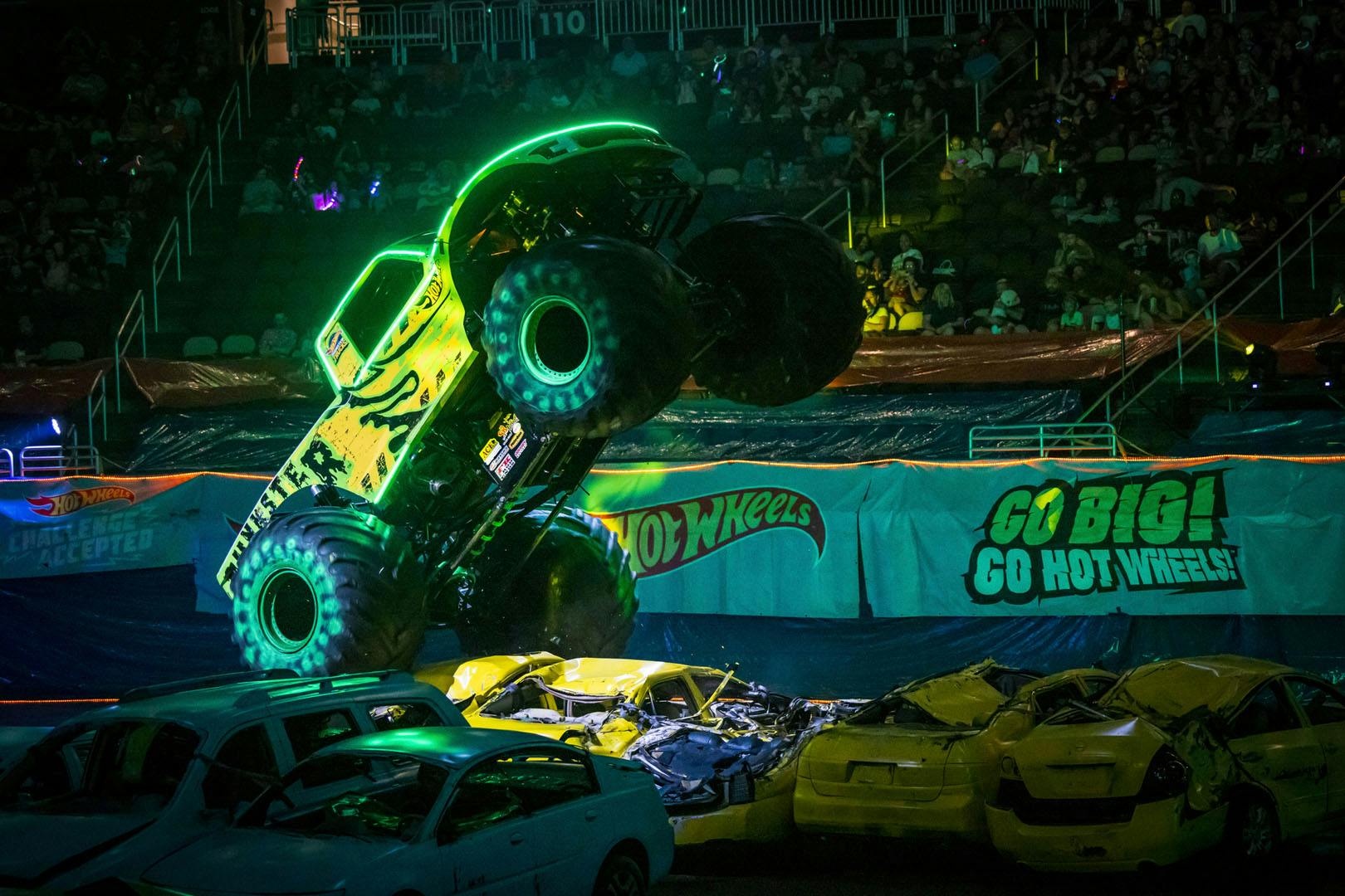 Hot Wheels Monster Trucks - Glow-N-Fire Live at OVO Hydro