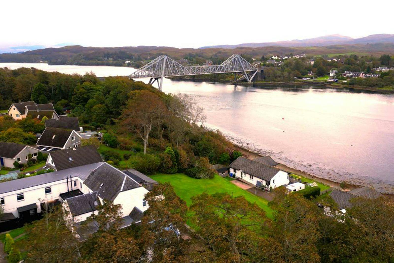 Lochnell Arms Hotel