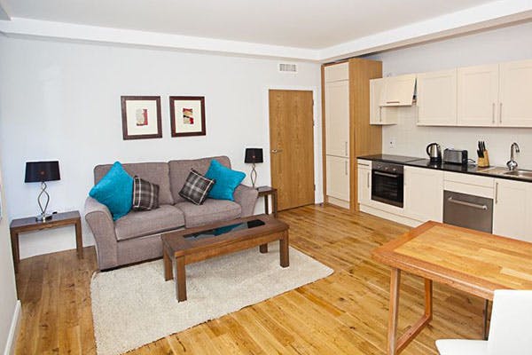 Royal Athenaeum Suites