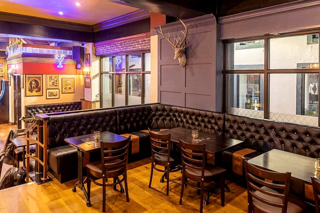 Icons Sports Bar & Grill