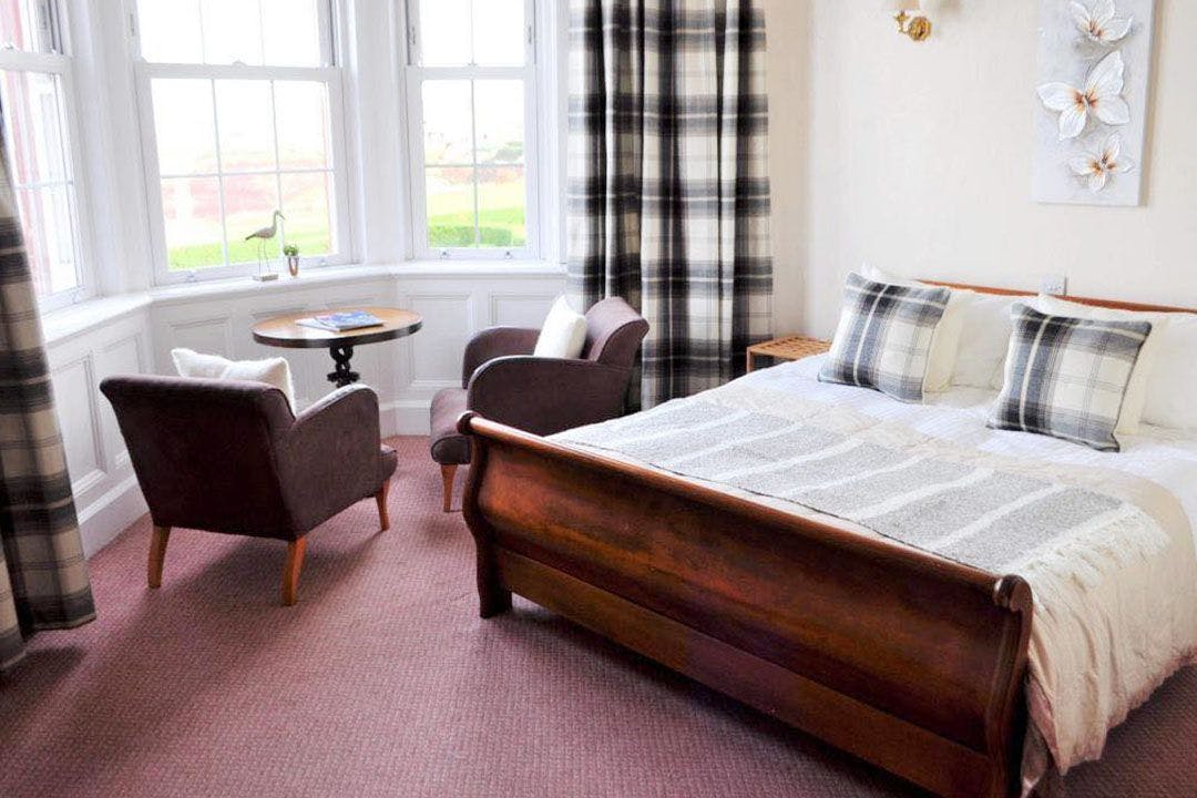 The Rocks Hotel & Restaurant