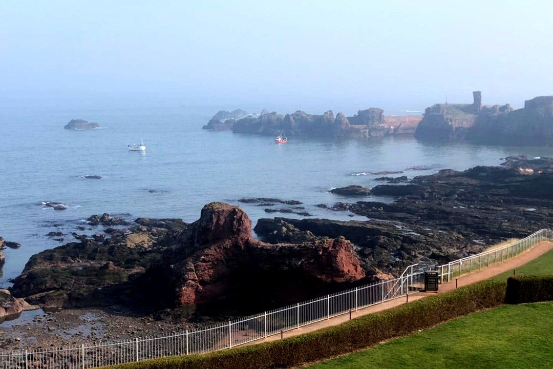 The Rocks Hotel & Restaurant