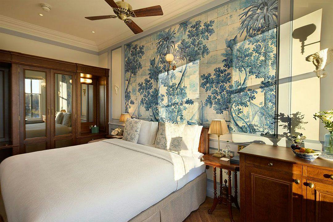 4* The Ambassador Hotel