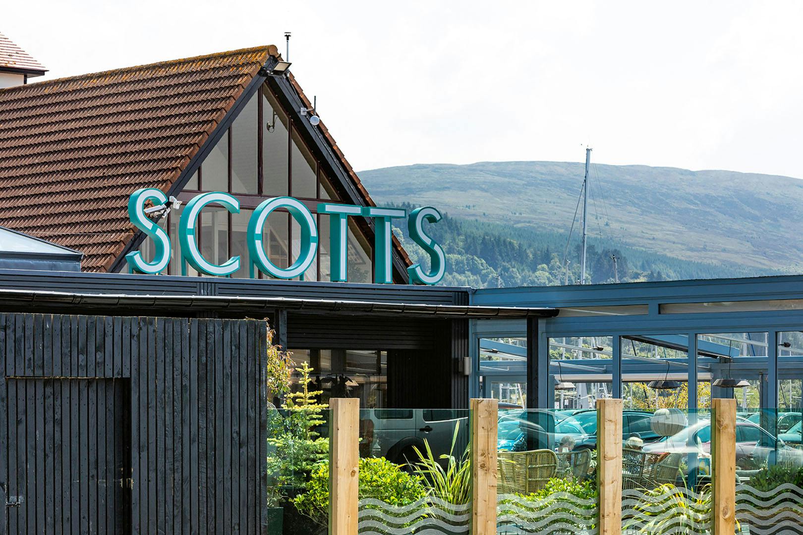 Scotts Bar & Restaurant